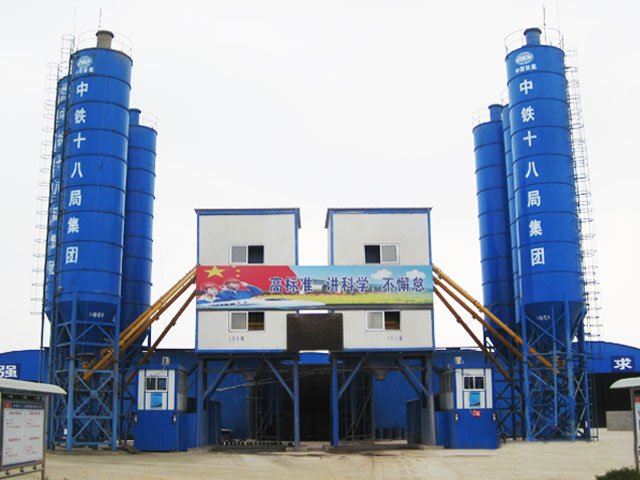 中鐵(tiě)十八局集團混(hun)凝土攪拌站