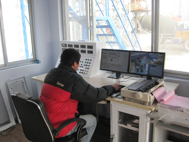 混凝土攪(jiao)拌站水泥倉和控(kong)制系統的維護和(he)保養