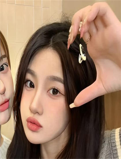 深度探索：《我来自北京之铁锅炖大鹅》的艺术魅力与文化价值——一次全面的艺术分析